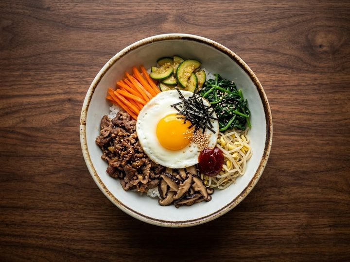 비빔밥 (Rice with Mixed Vegetables)