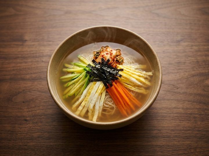 잔치국수 (Noodles in Warm Broth)